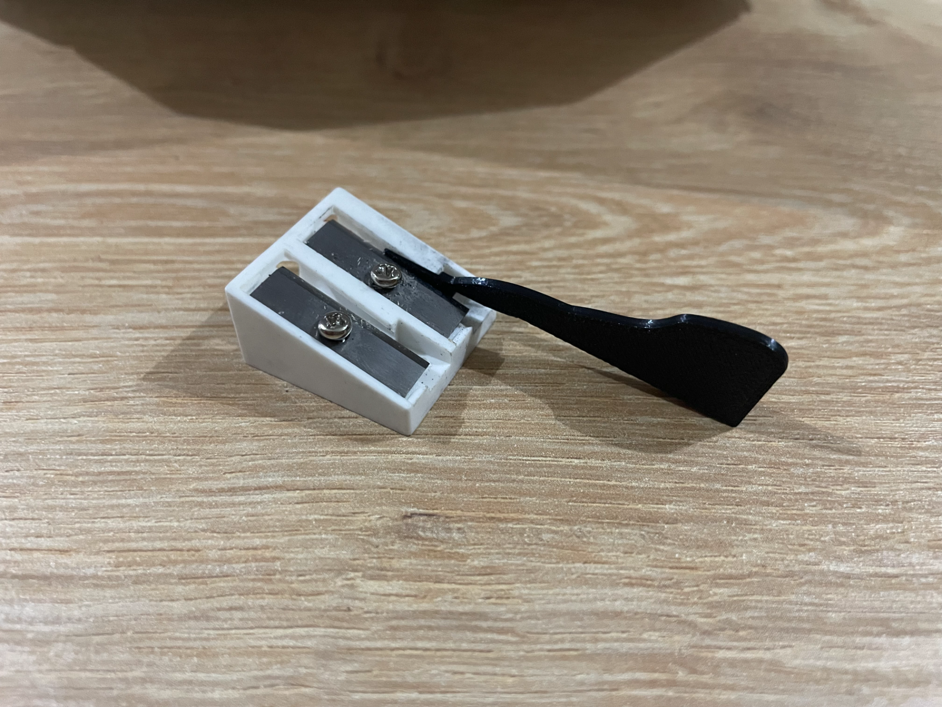 Lead Remover for pencil sharpeners