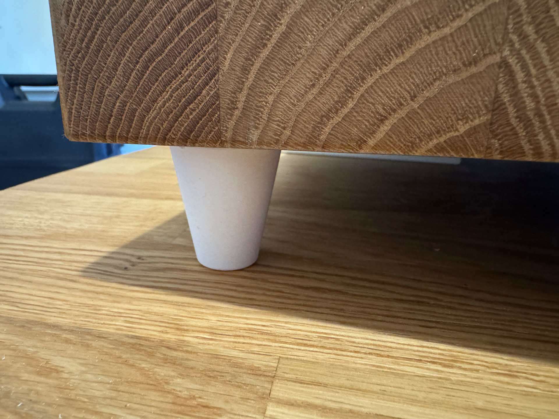Classic legs for shelf, couch, bed, fournitures