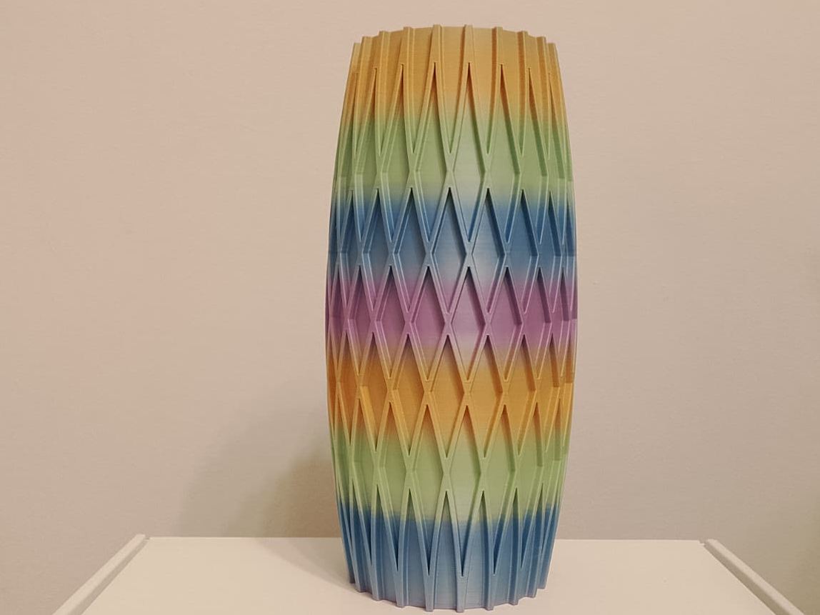 Big, 20cm tall, vase with decorative ribs