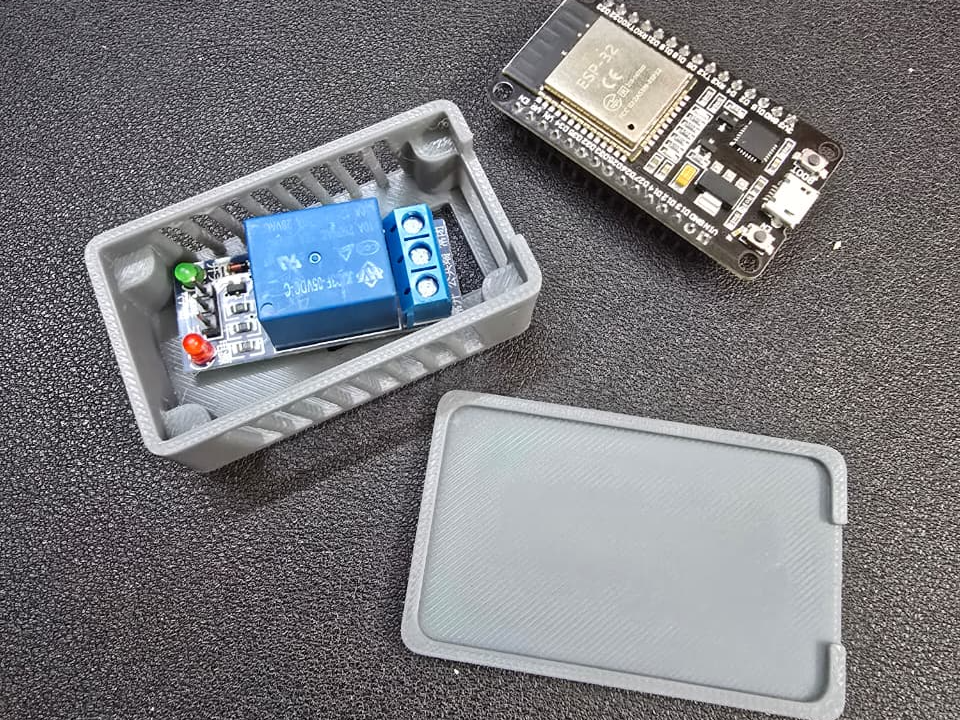 ESP32 + Relay Module Compact Case