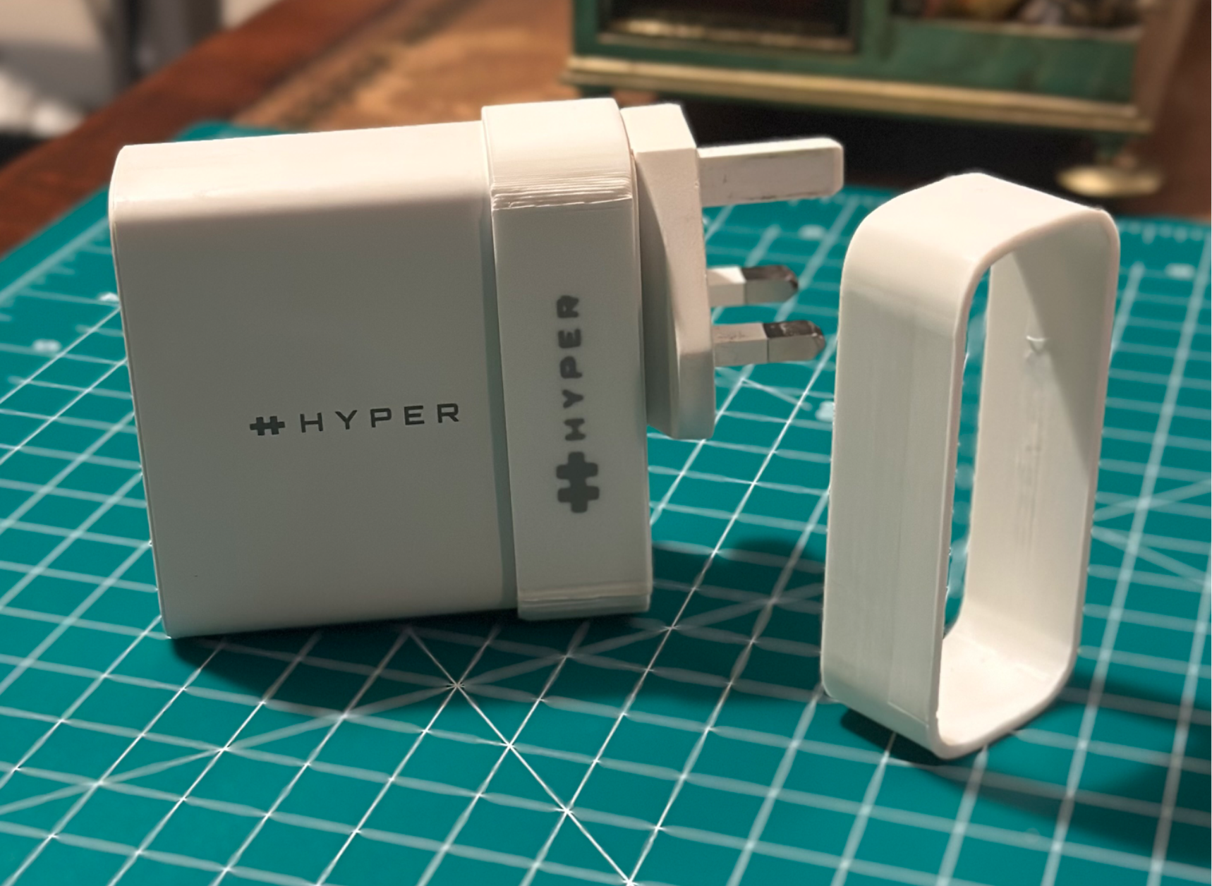 Hyperjuice 140W GaN charger collar
