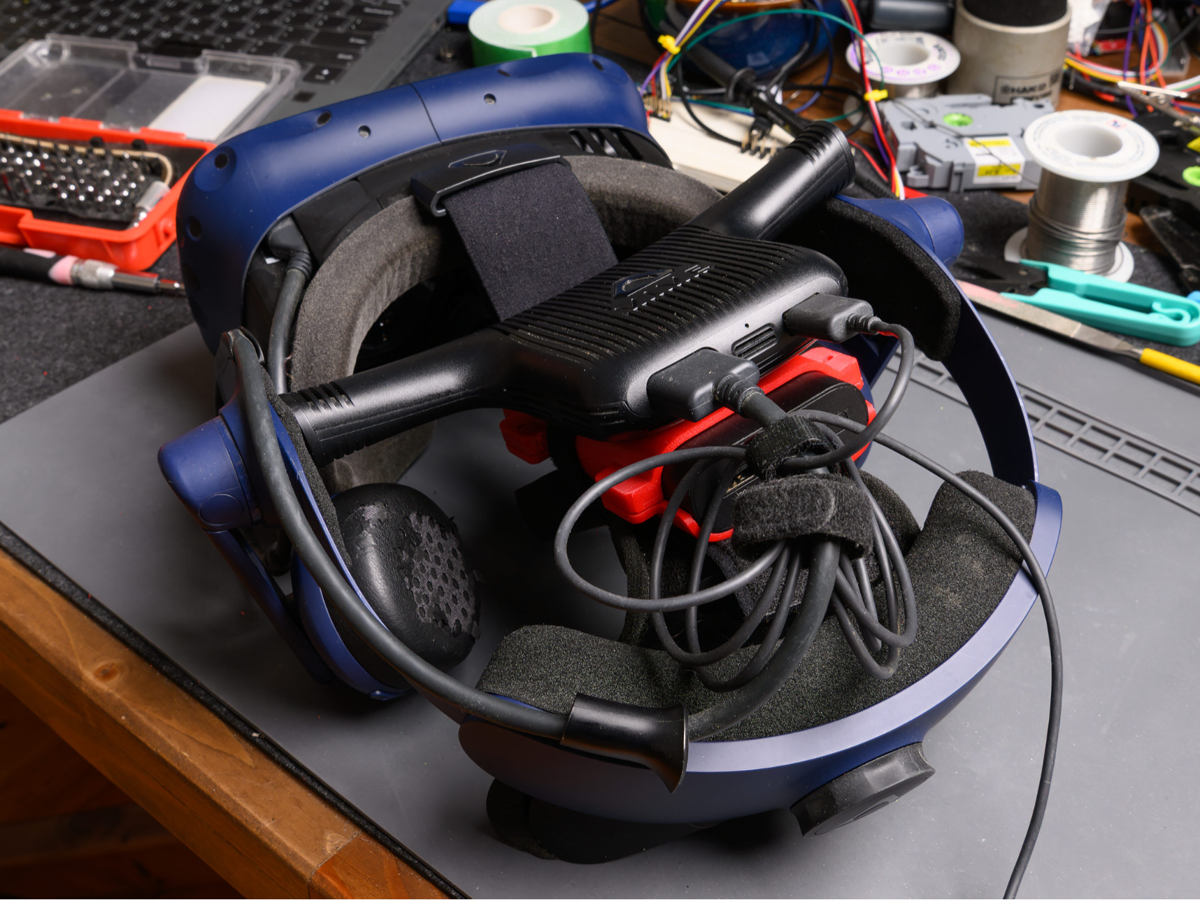 HTC Vive Pro wireless battery holder