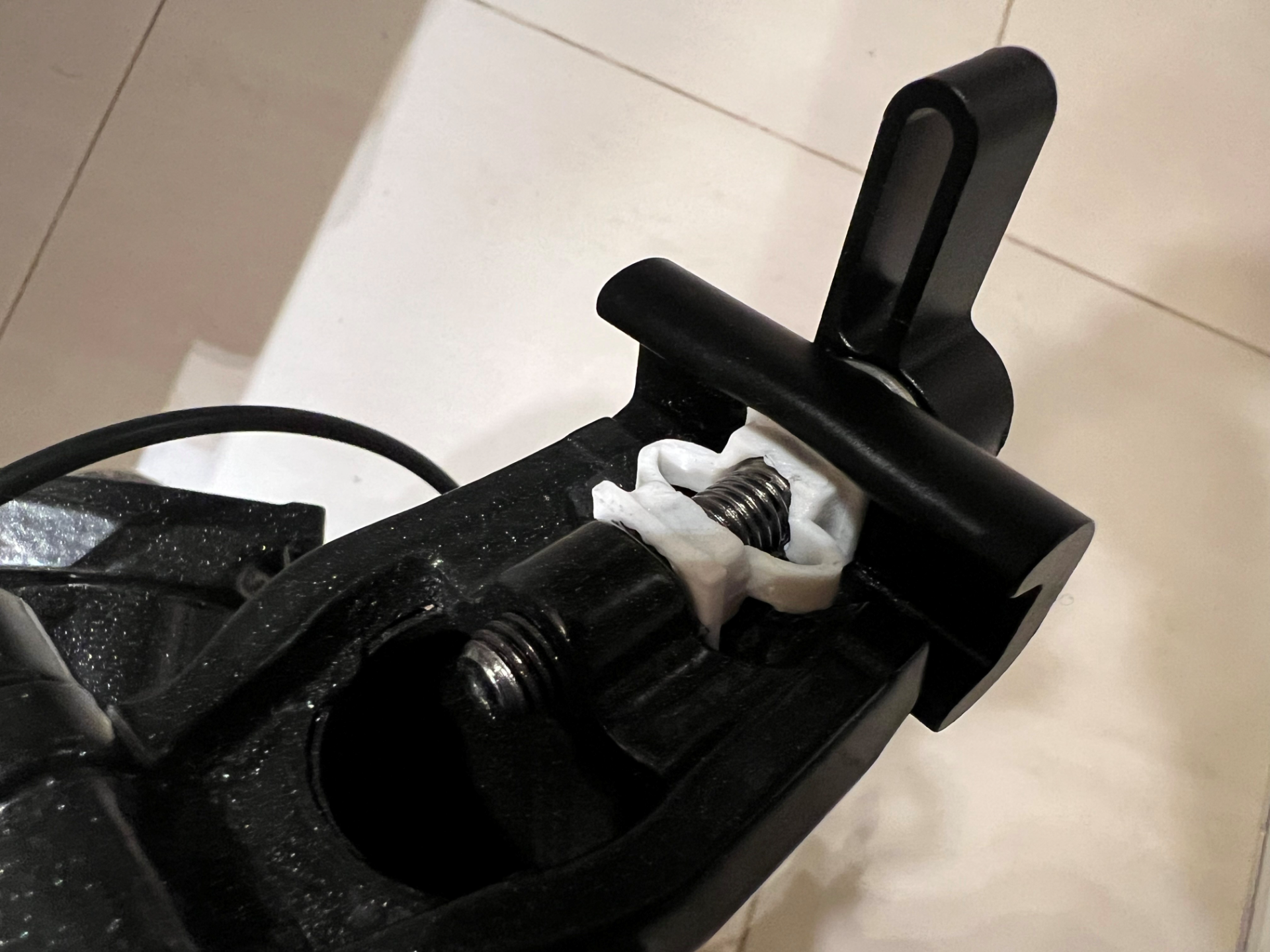 Spring-Assisted Clamp Alignment for Brompton