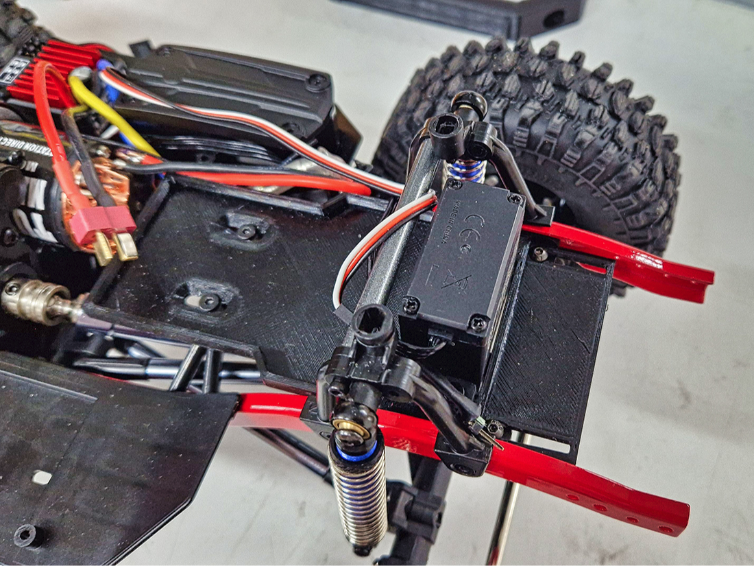 INJORA 275mm Chassis - Steering Servo Mount
