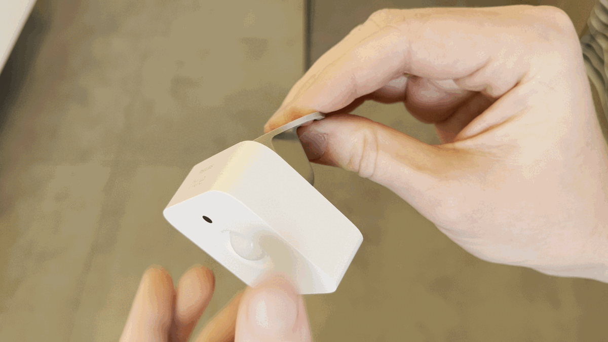Hue motion corner mount