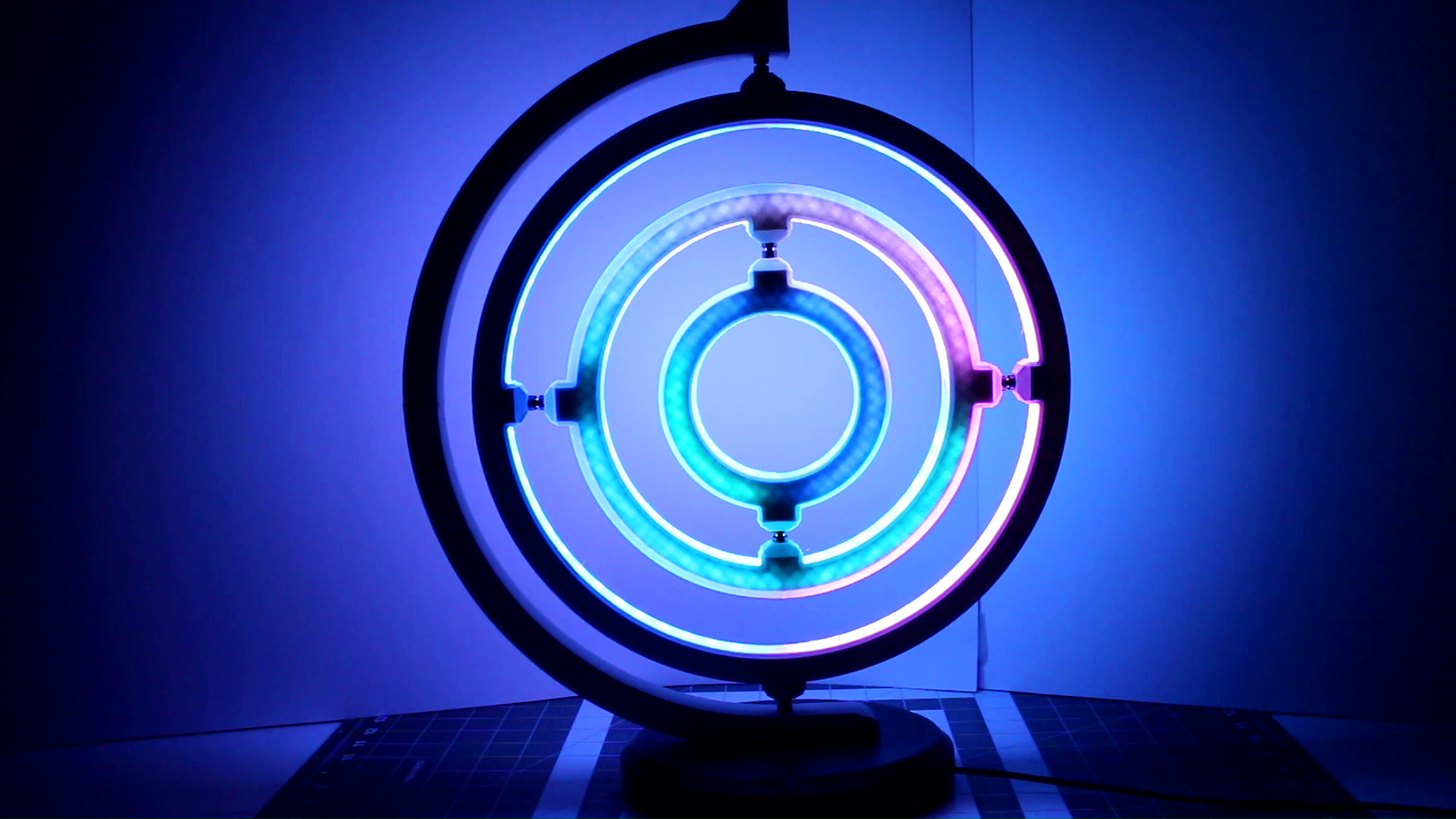 Gryoscope LED Lamp