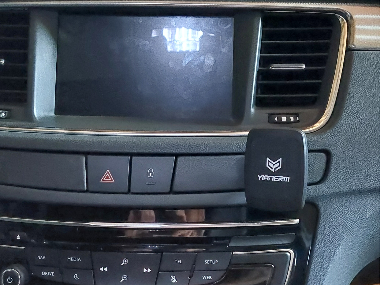 Phone holder for peugeot 508