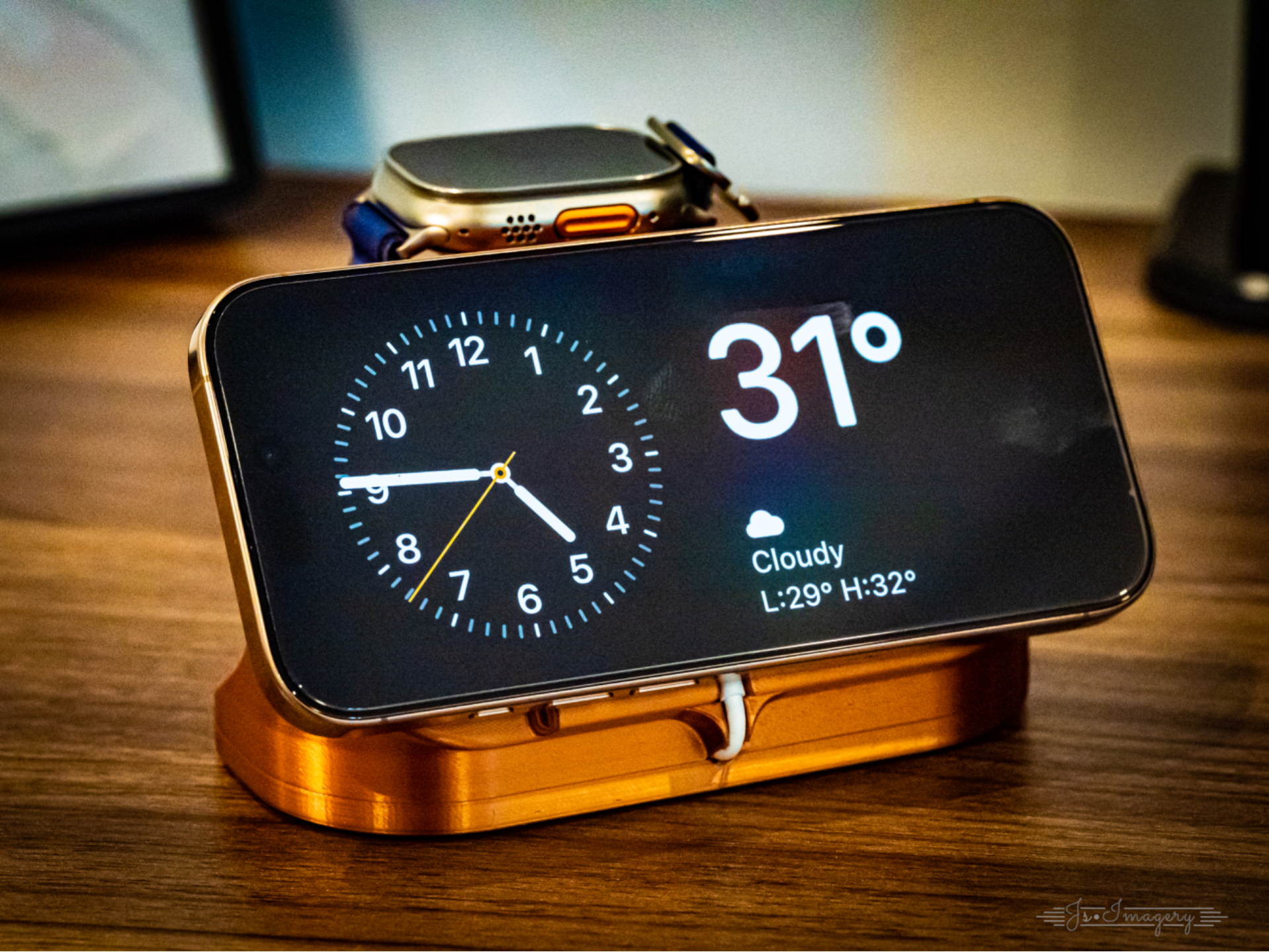 MagSafe iPhone and Apple Watch Charger