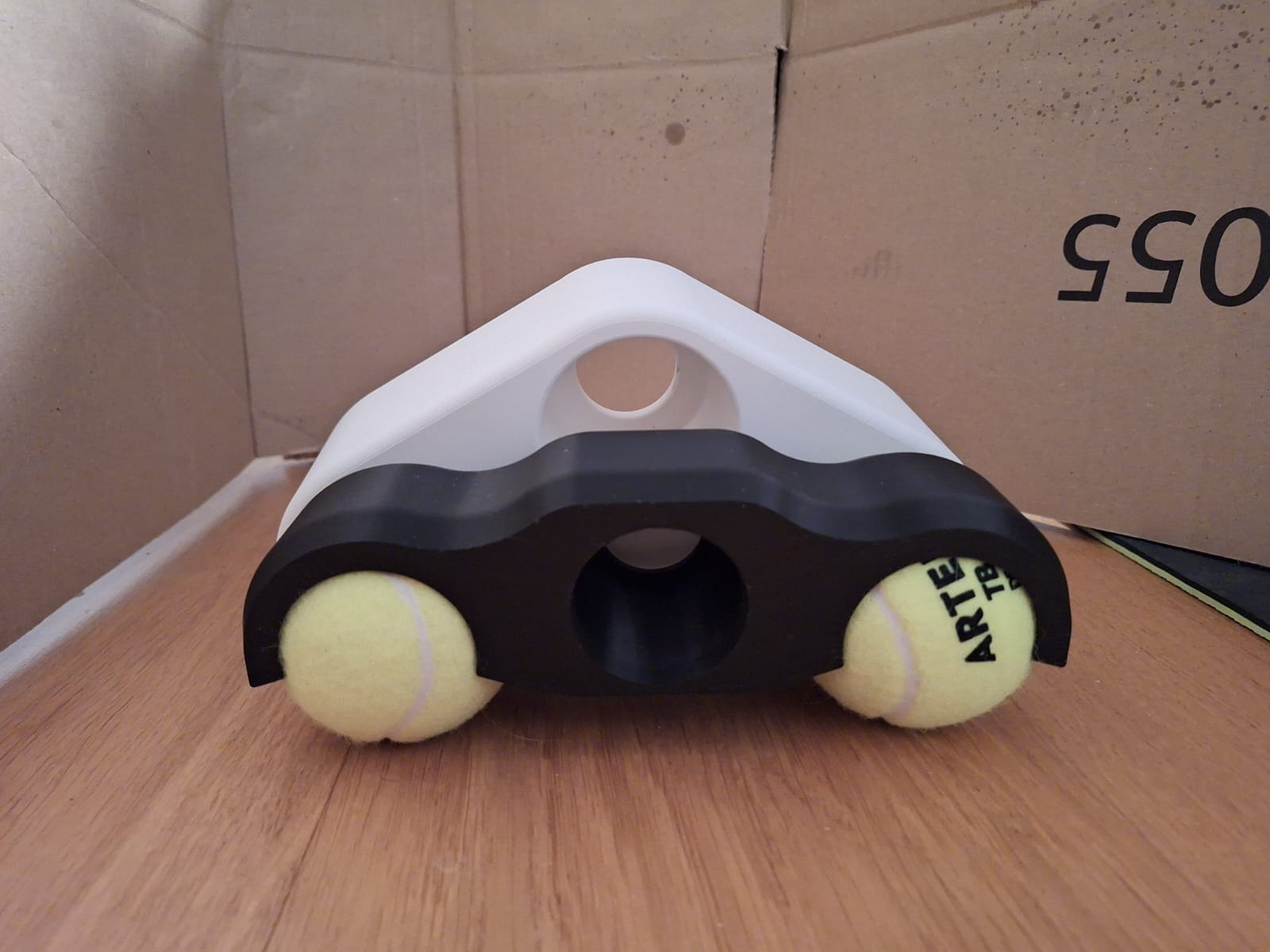 Kickr Core 1 Tennisballs Rocker Füße