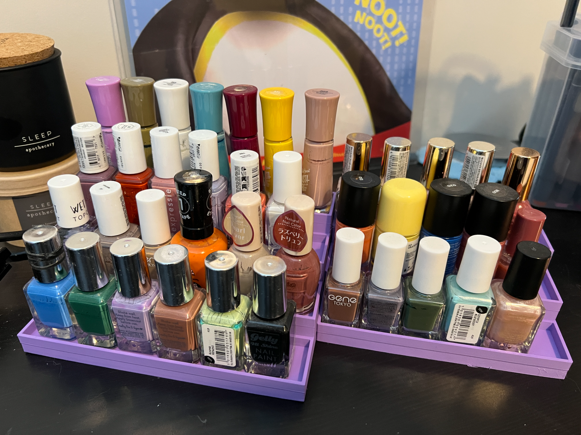 Nail polish and varnish storage box