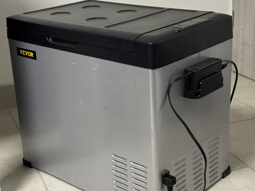 Kühlbox Griff mit Netzteilhalter