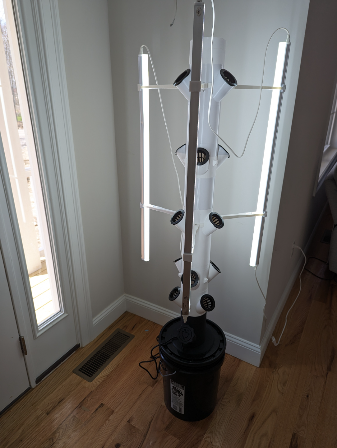 Barrina LED T5 Shoplight Mount for HydroTower