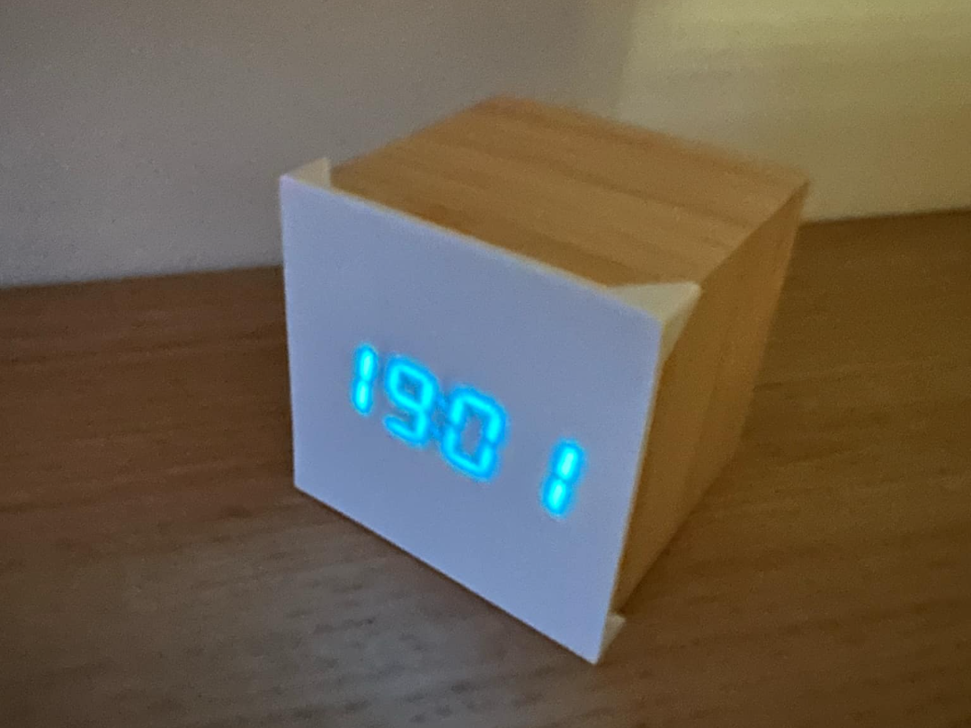 Wooden Digital Alarm Clock Diffuser (Snap-on)