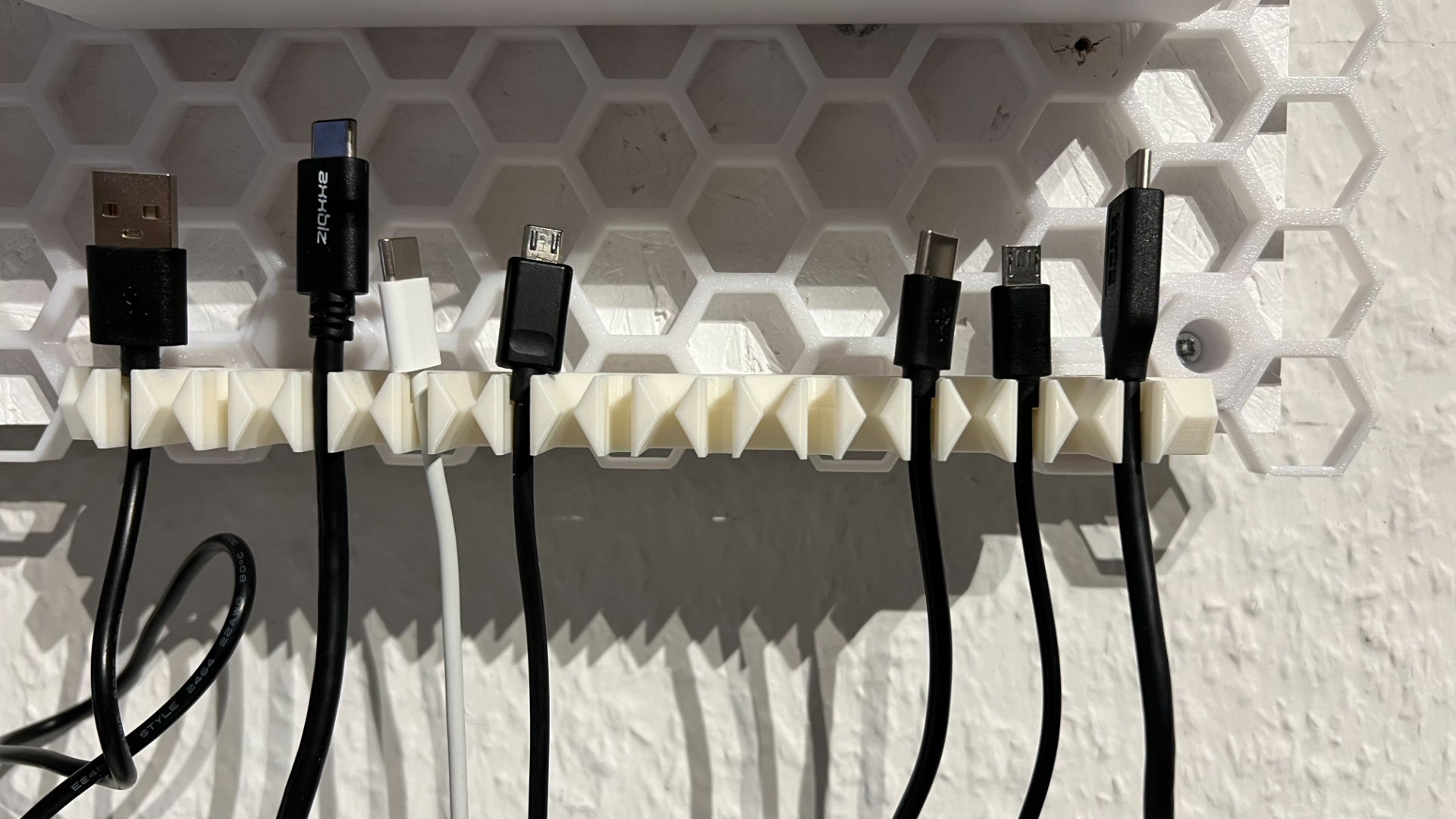 cablemount for Honeycombwall