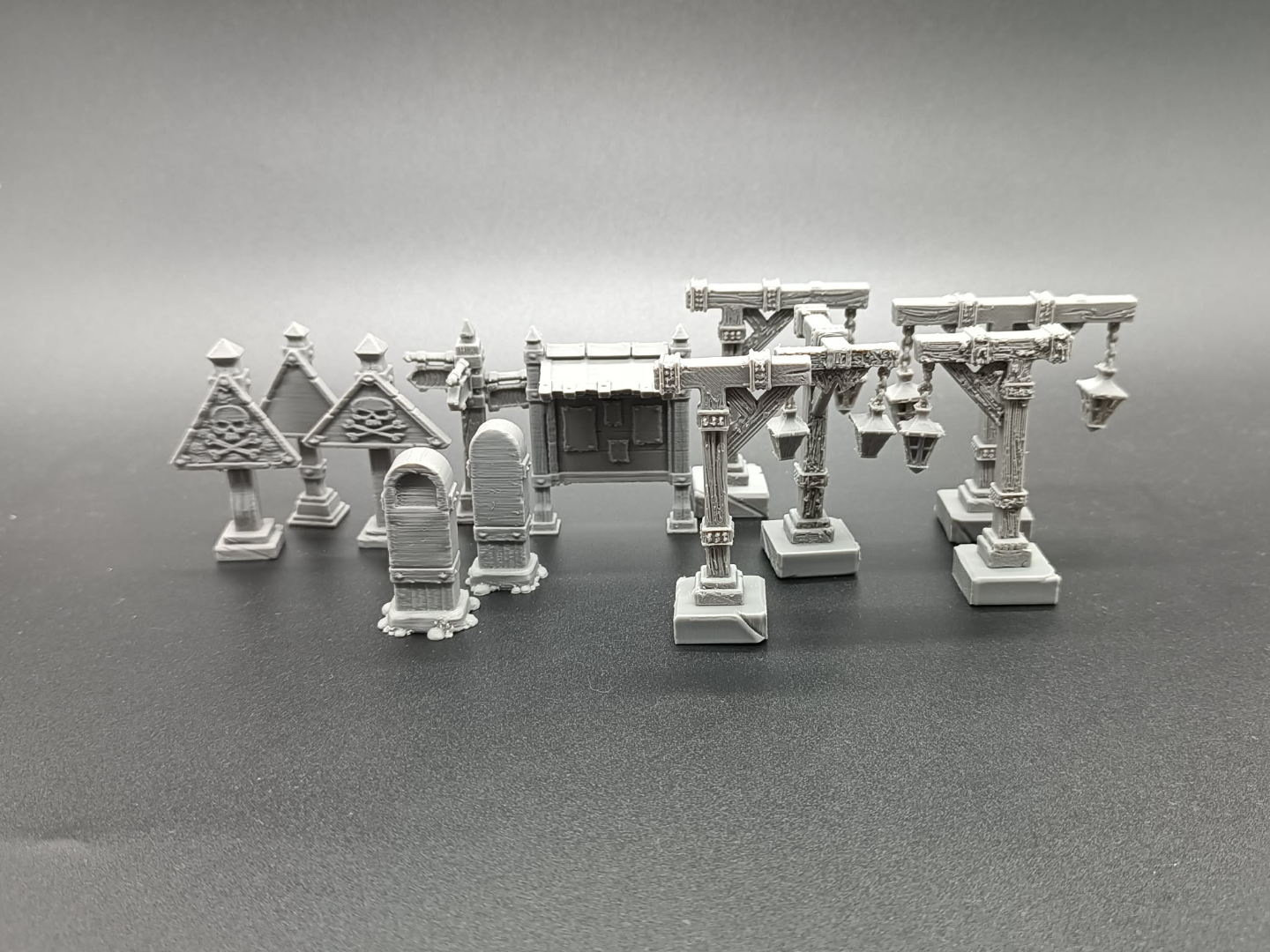 Tabletop Scenery Set - Lanterns Signs & Milestones