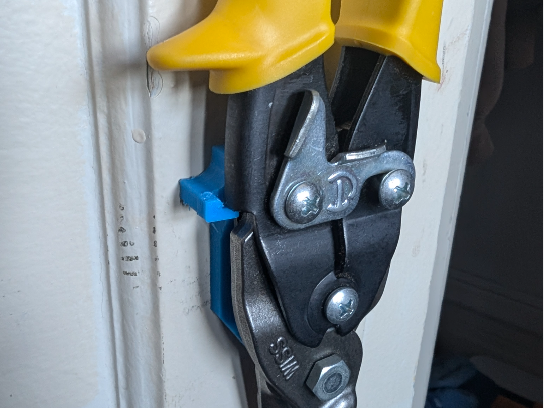 Crescent Wiss Aviation Snips (M3X) Wall Mount