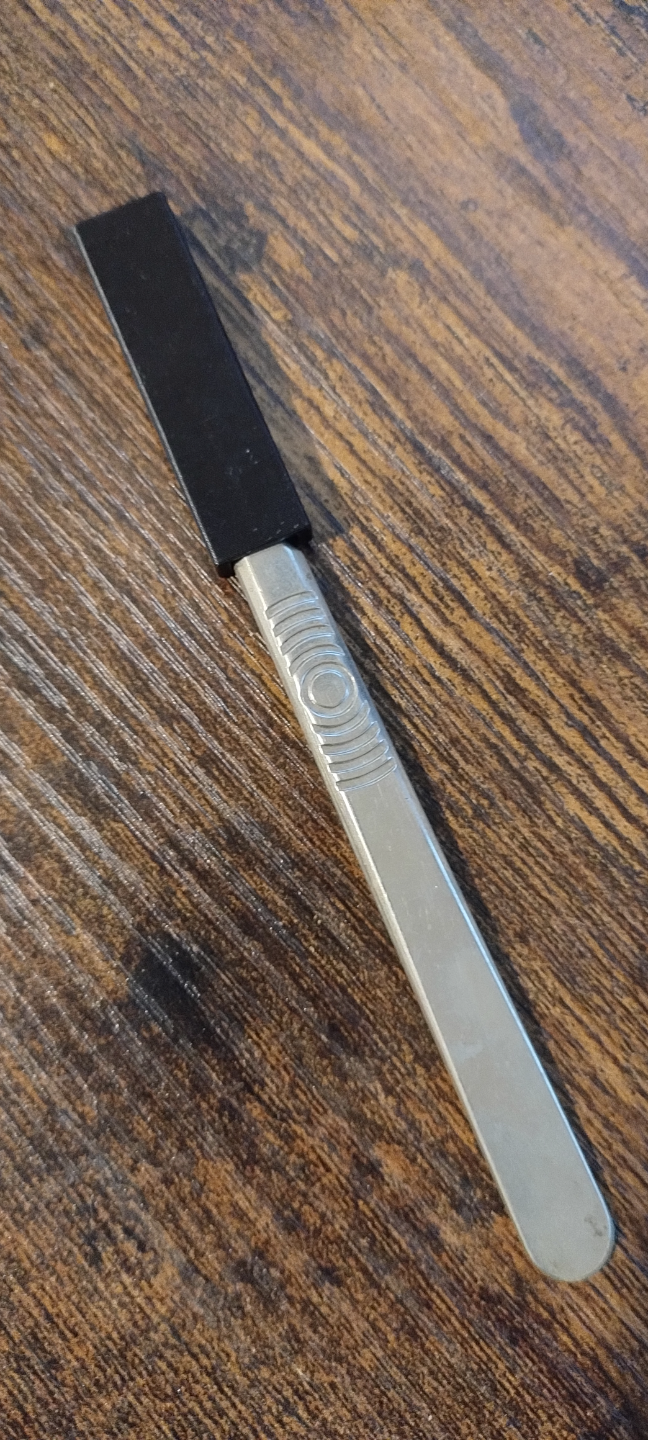 Cover for Swann-Morton 10a scalpel blade, 3 handle