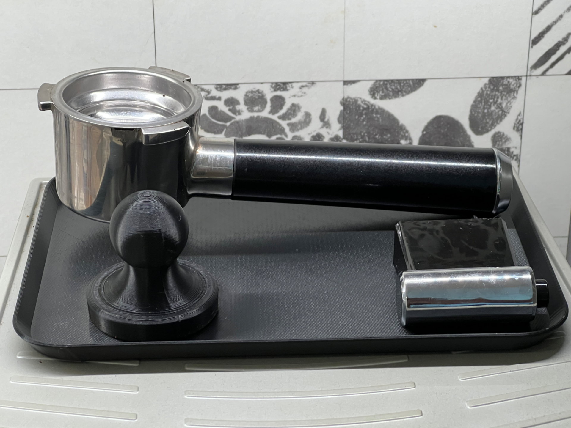 Espresso machine accessory tray