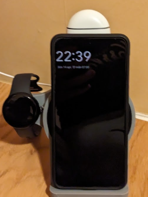 Wireless phone stand using IKEA LIVBOJ