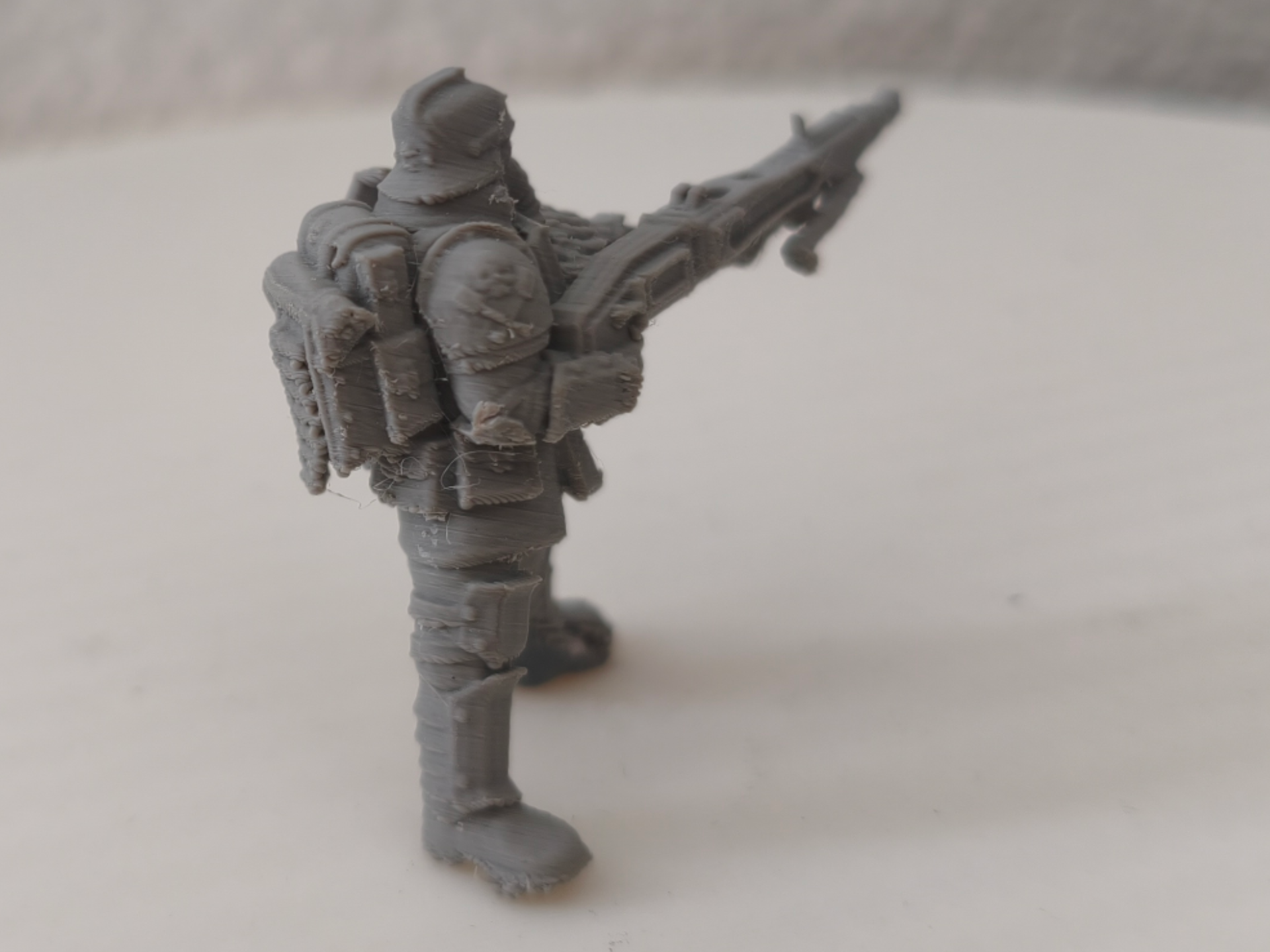 40k Gasmasken Mann mit MG42