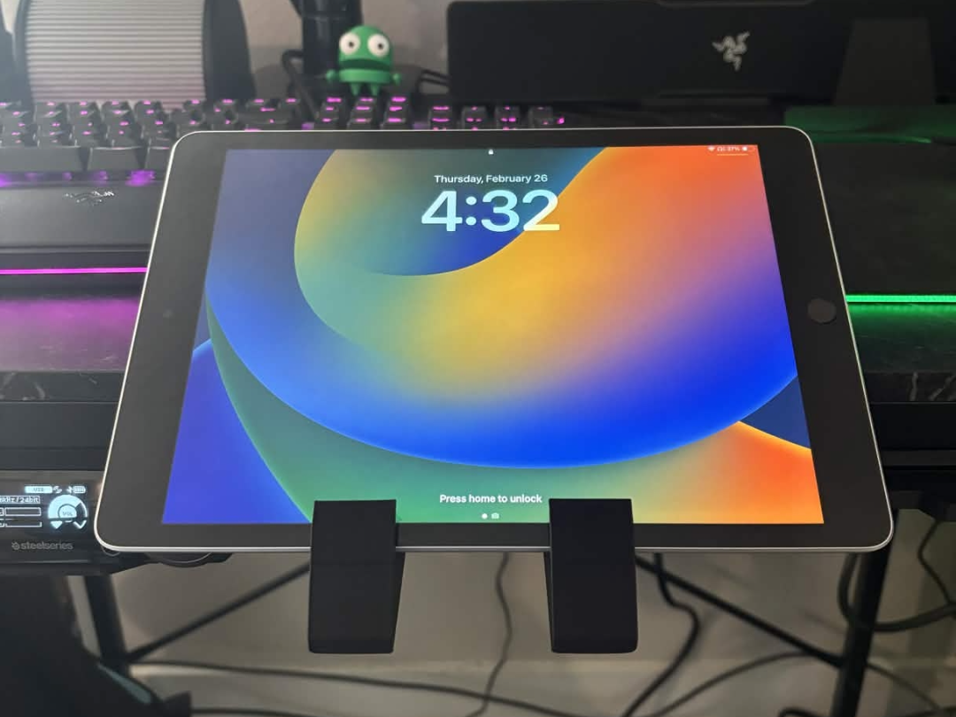 IPAD Desk mount (Supports desk w/ bars underneath)