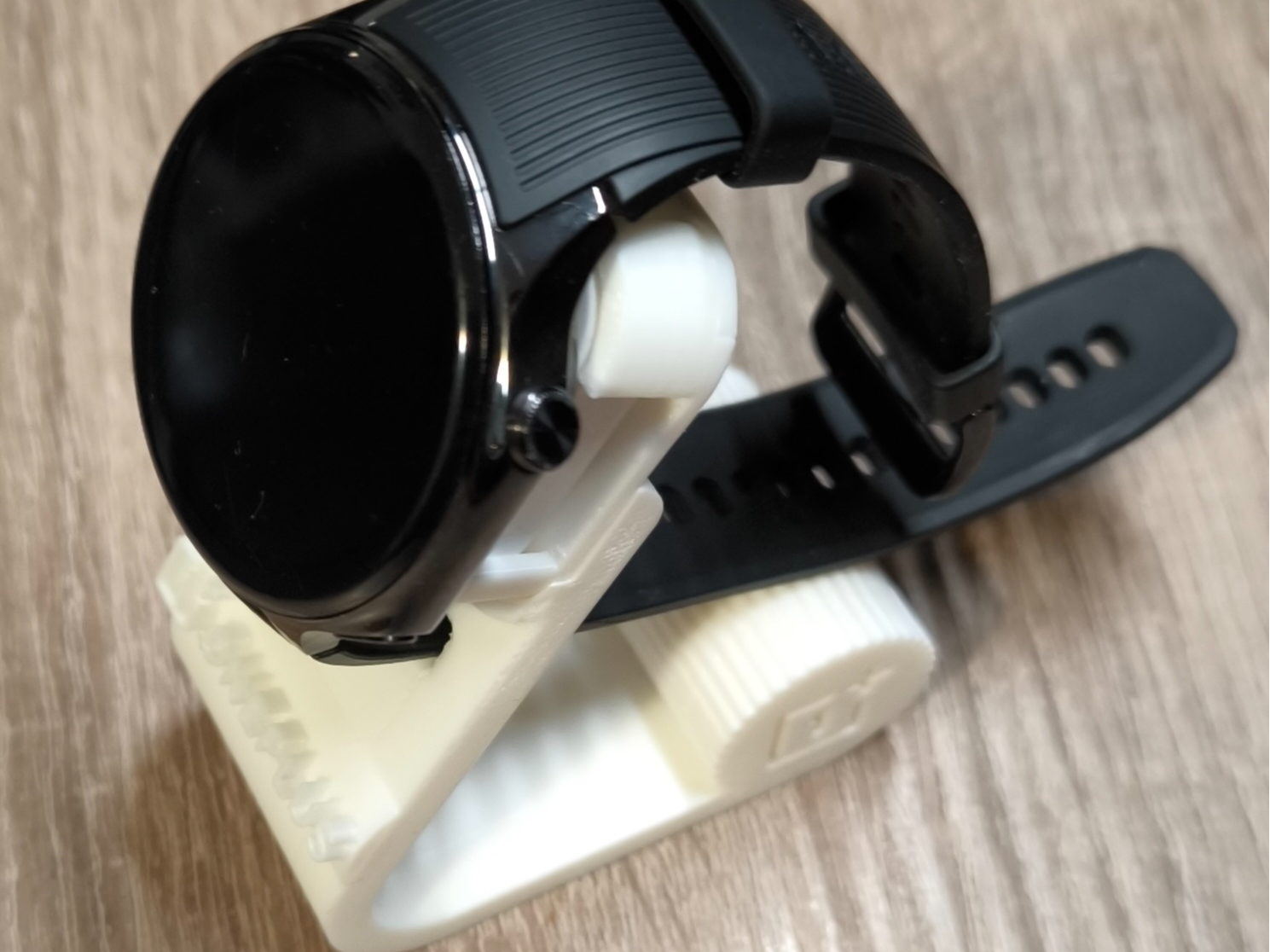 Stand for OnePlus Watch 2 and charger