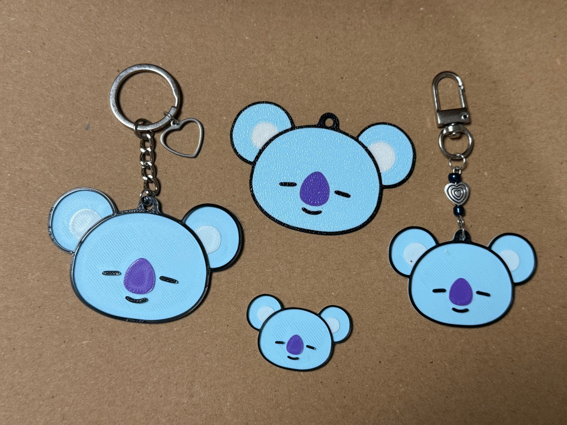 Llavero y pin de Koya de BTS