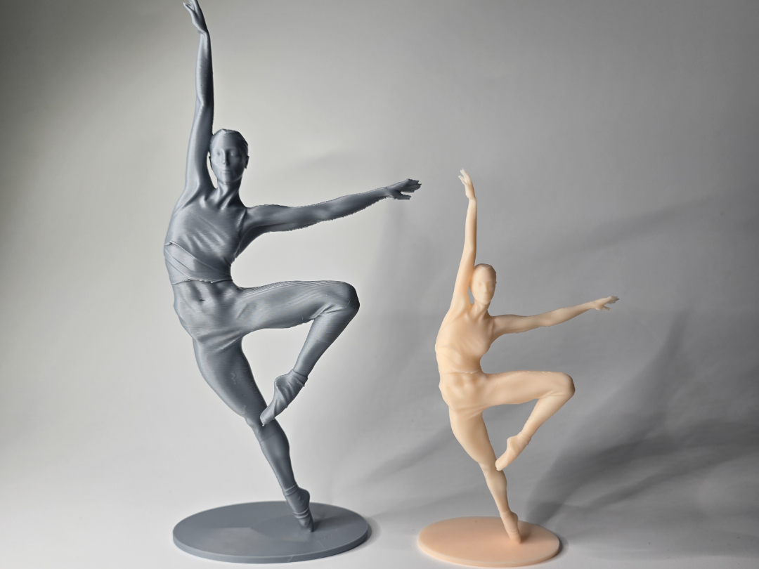 Ballerina arabesque effacée