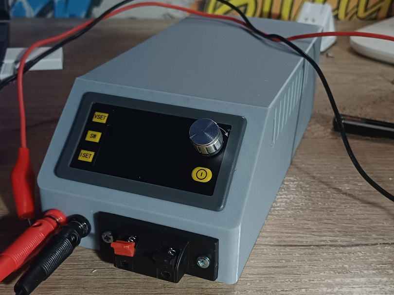 SK120 laboratory power supply with internal AC-DC