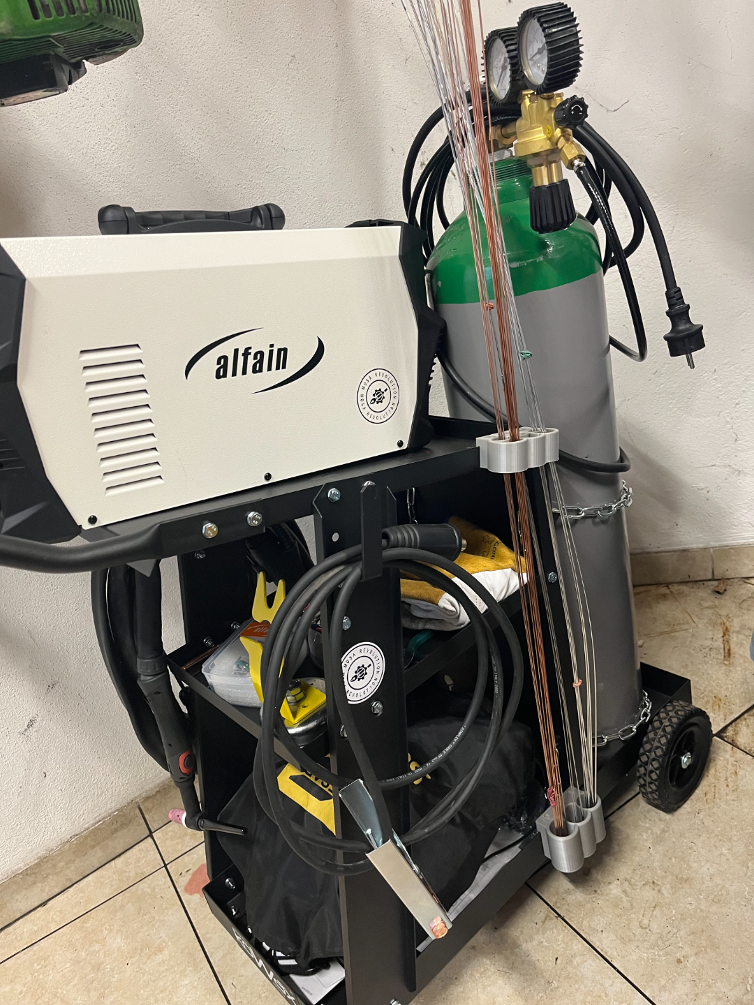 Welding wire holder for TIG
