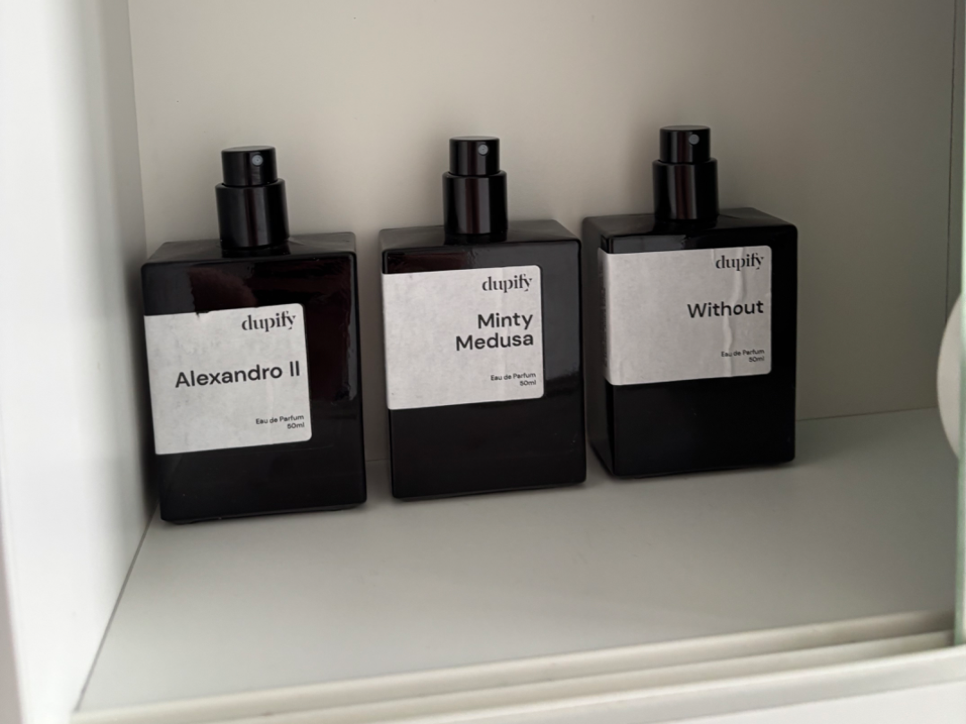Parfümregal für Spiegelschrank (50ml Flacons)