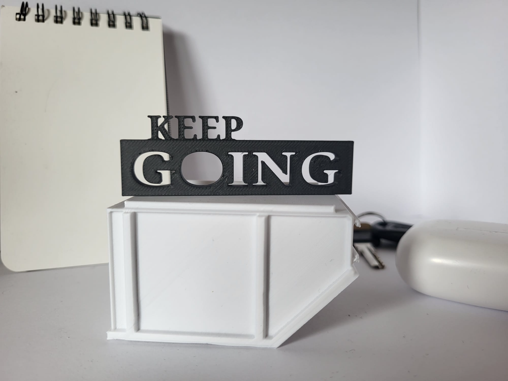 Keep Going – Motivational Sign (Keychain & Decor)