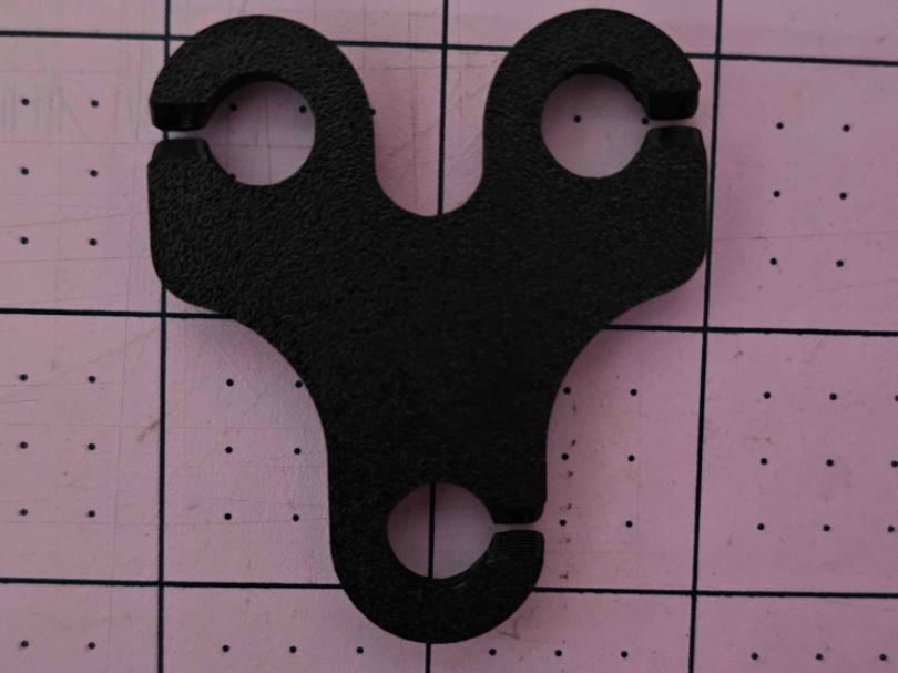 3 point chain and medallion connector