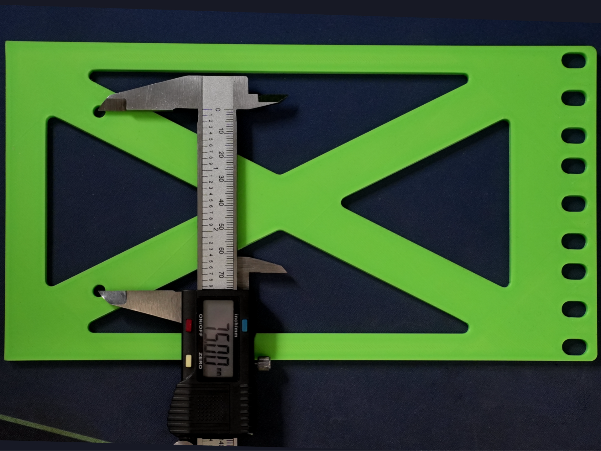 3U 19" Server rack VESA 75 monitor mount