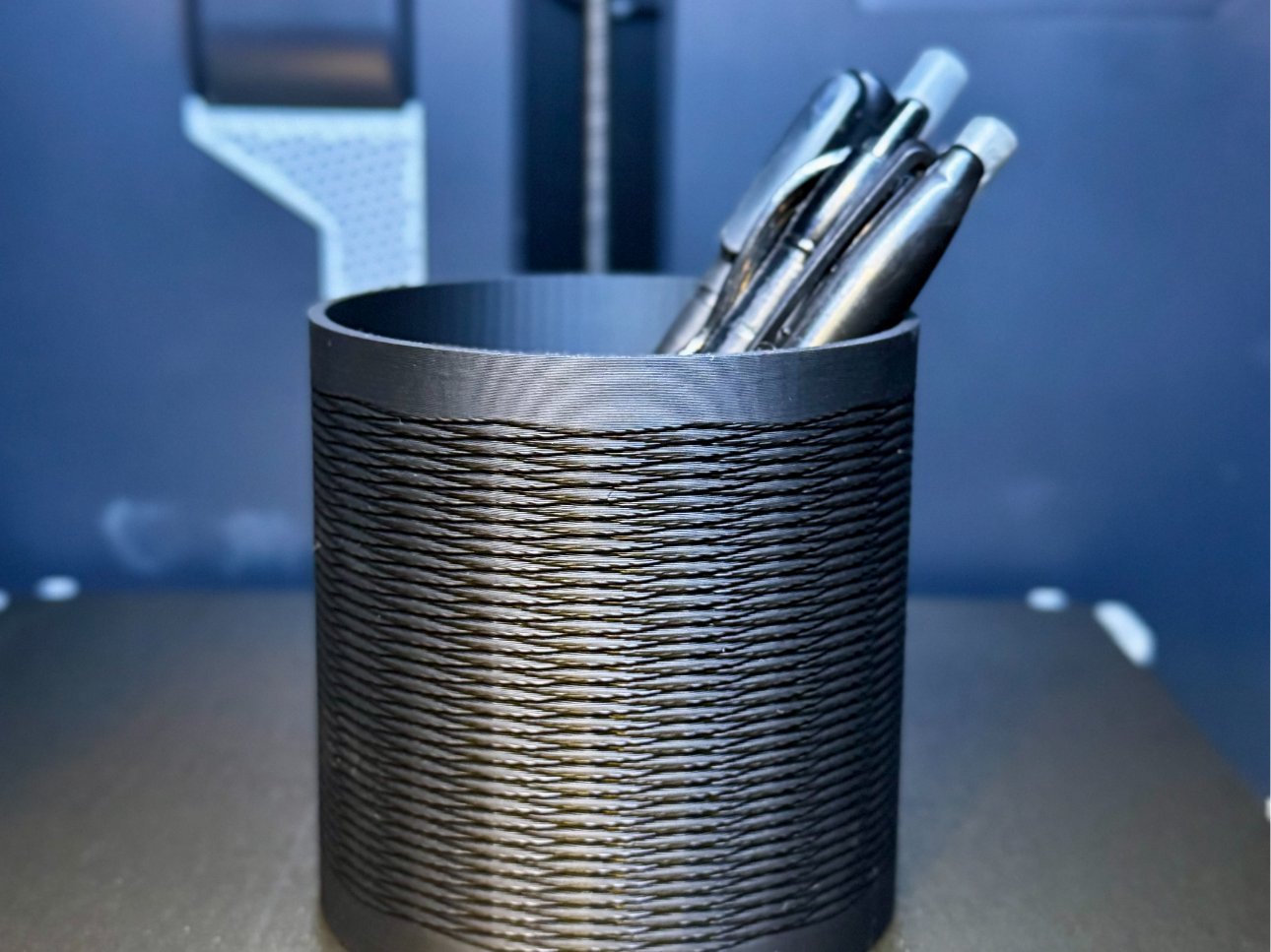 Pen Holder with Wide Diamond Knurling (PLA)