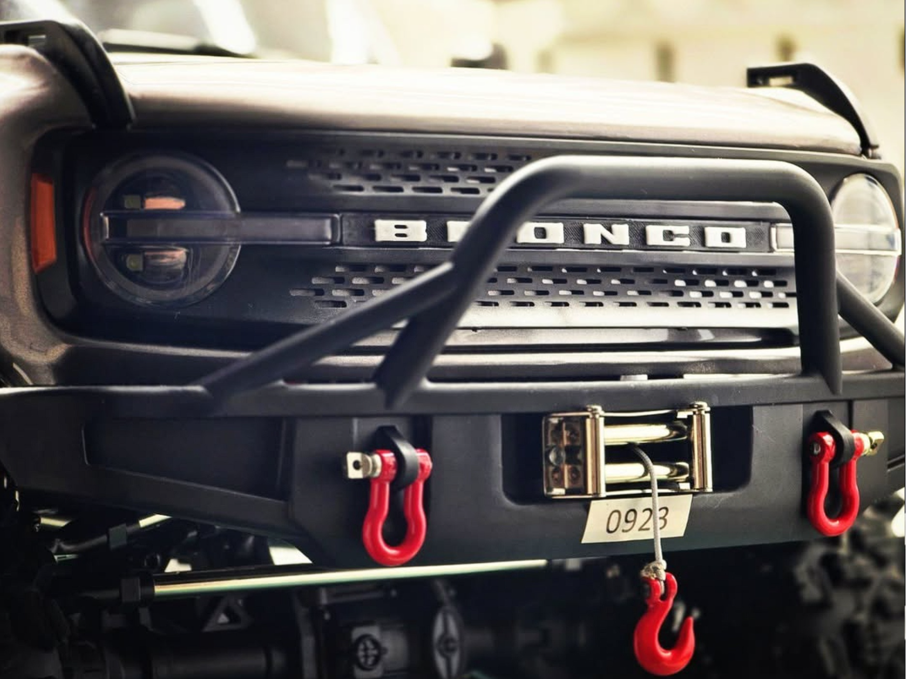 WLToys 104020 Ford Bronco emblem