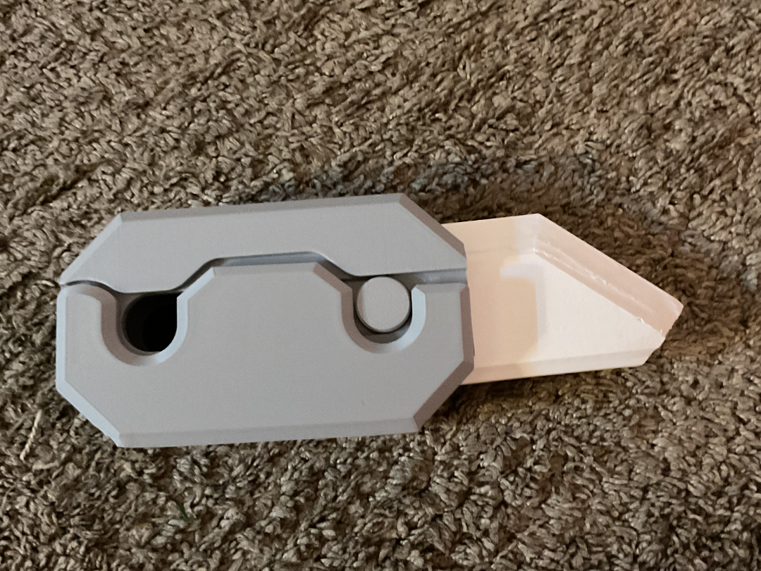 GIANT GRAVITY KNIFE