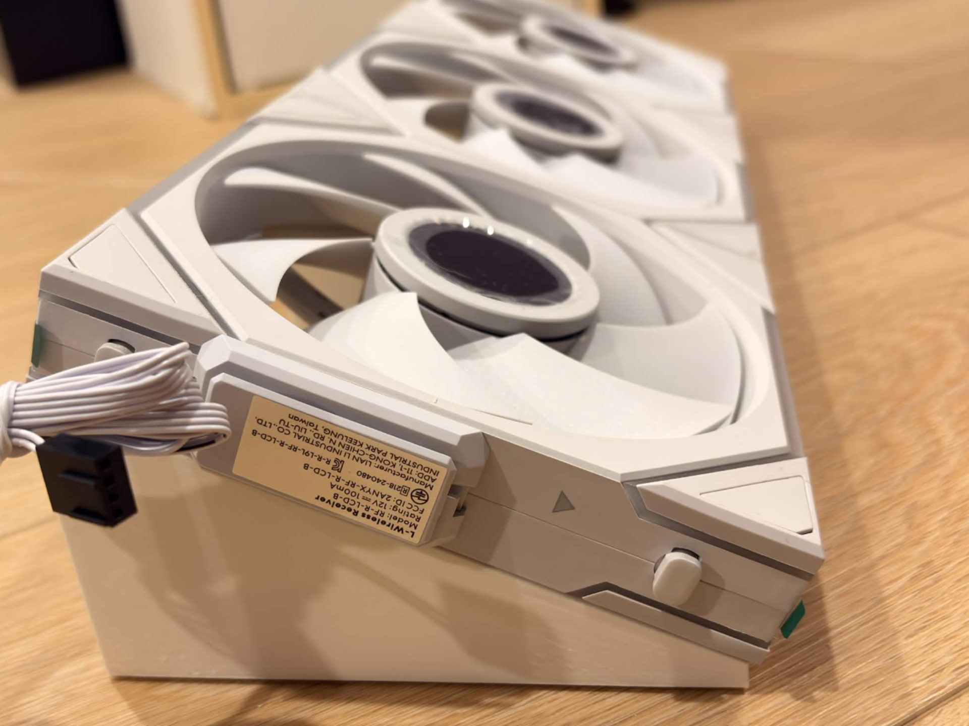Lian Li 140mm and 120mm Uni Fan TL LDC Angle Mount