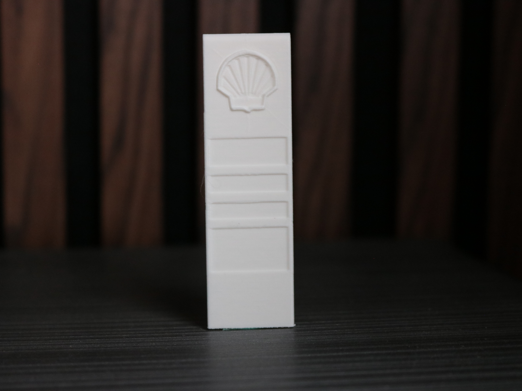 panneau d'affichage du  prix d'essence shell 1/64