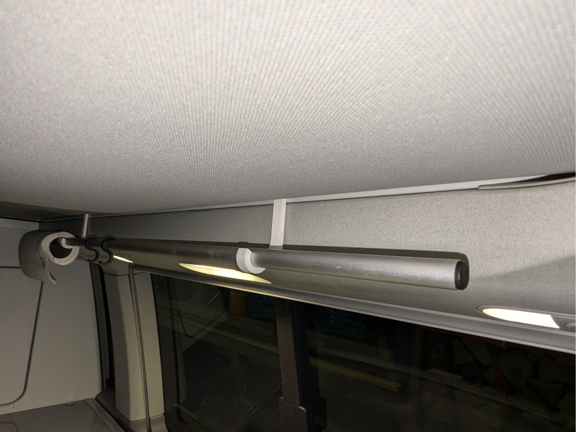 VW T5 T6 T6.1Rail for hangers and kitchen roll