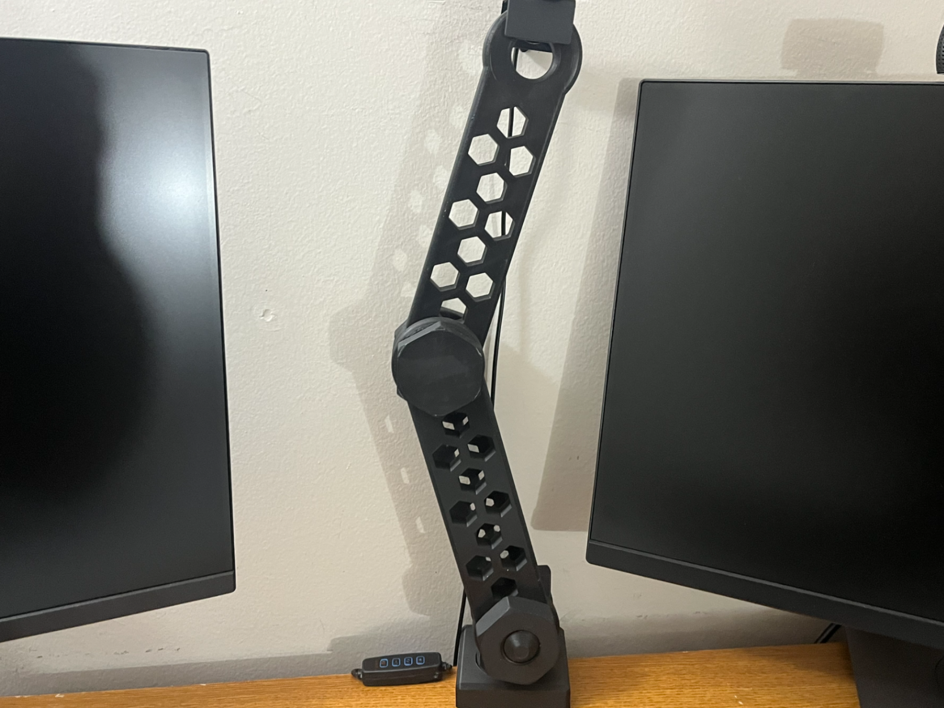Hex boom arm