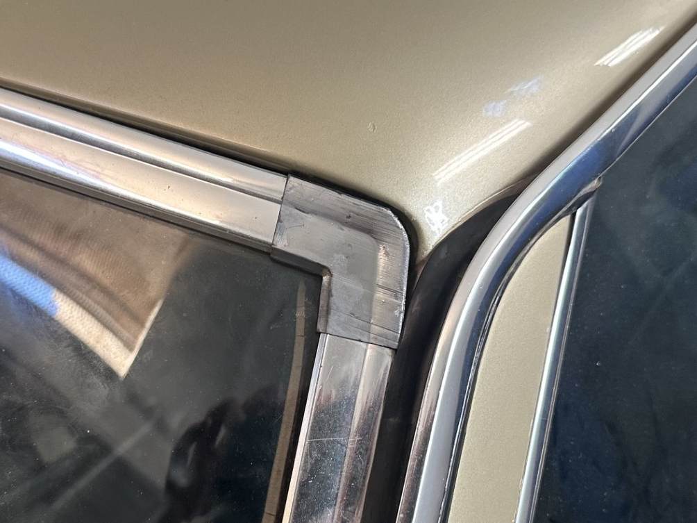 Mercedes SL R107 Windshield Trim Corners (Top)
