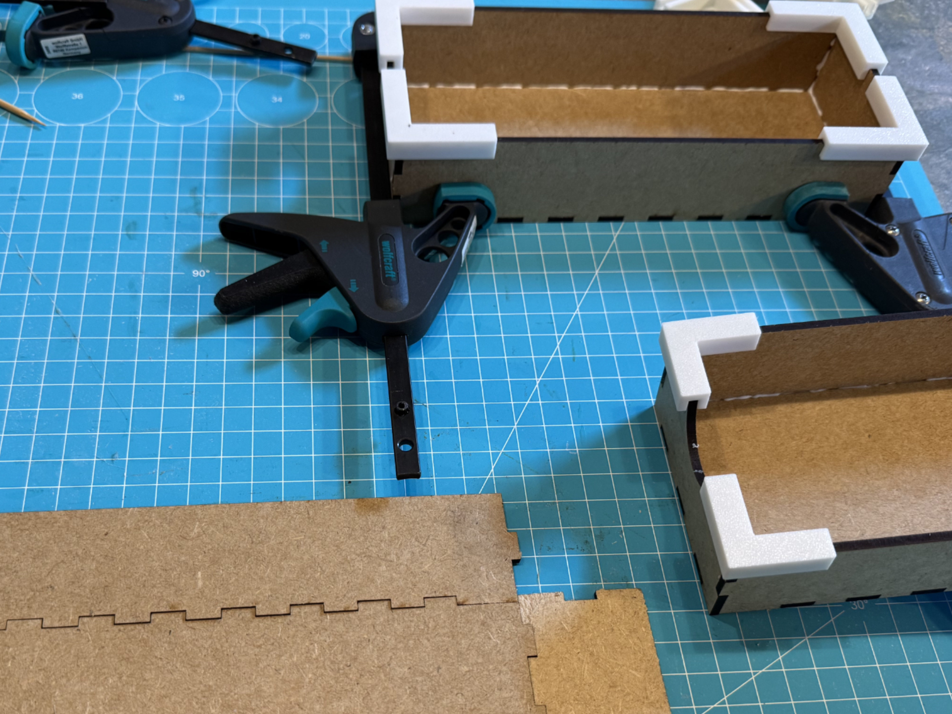 Einfacher Winkel 3mm Verleimhilfe MDF Laser cut