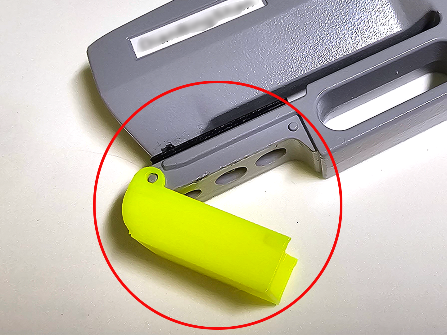 Bottom box of card punch for machine knitting