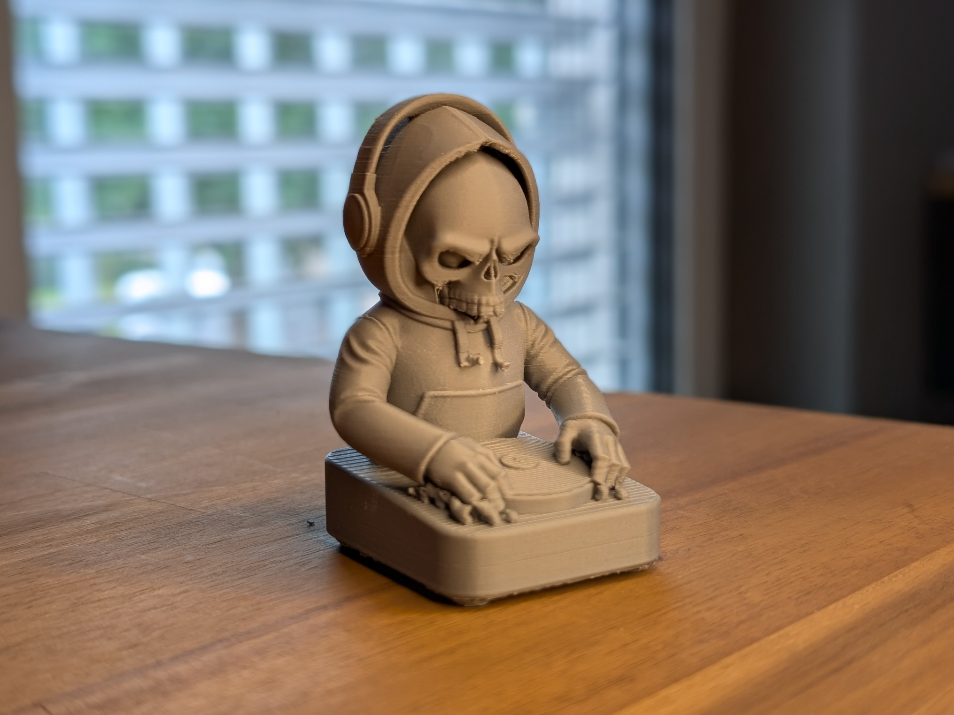 DJ Skull – Hoodie Turntable Figurine
