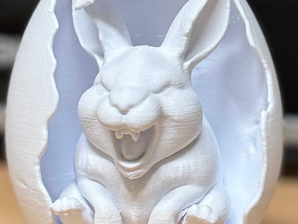 Frech lachender Hase im EI