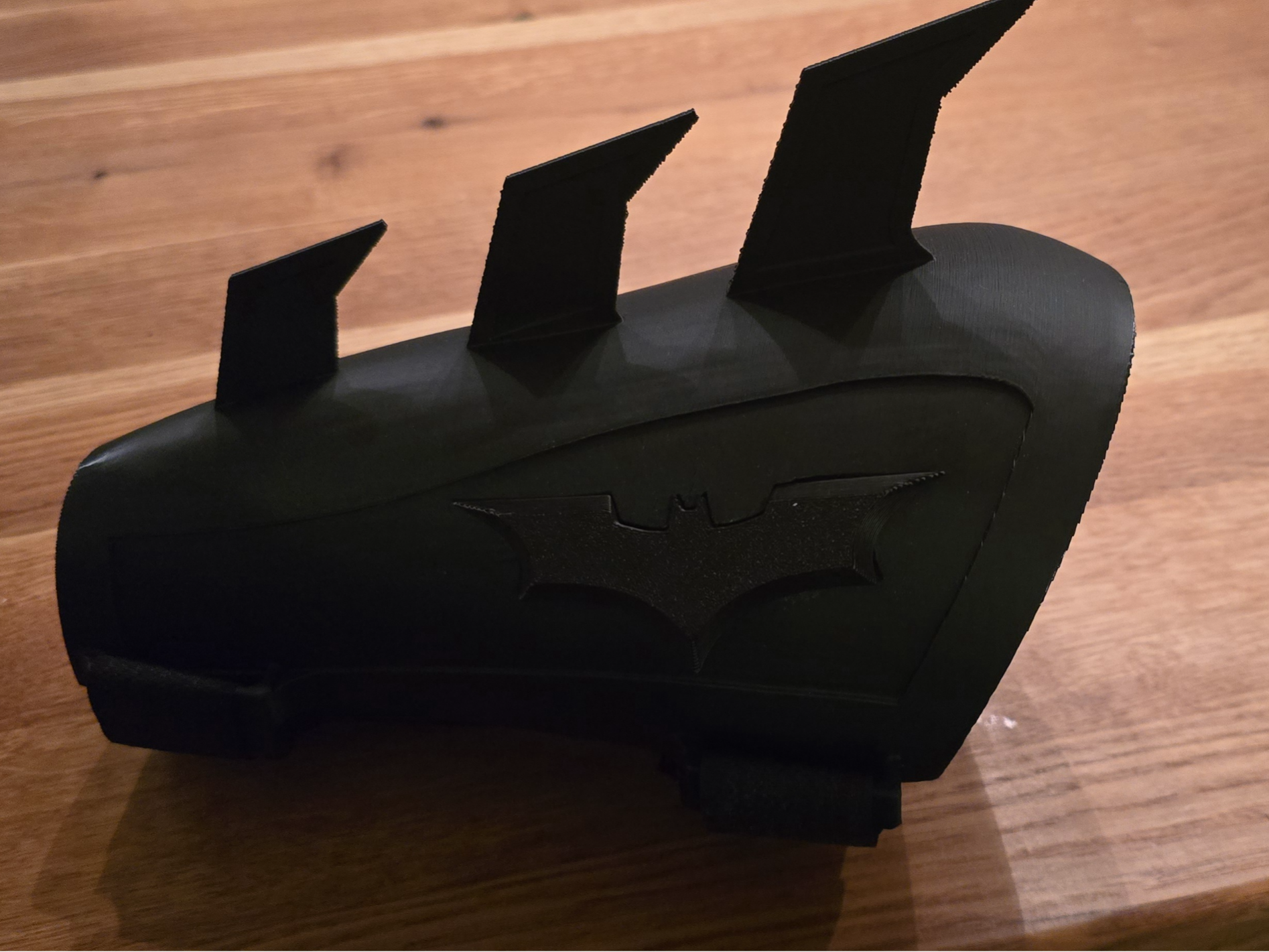 Batman Unterarm mit Batarangs