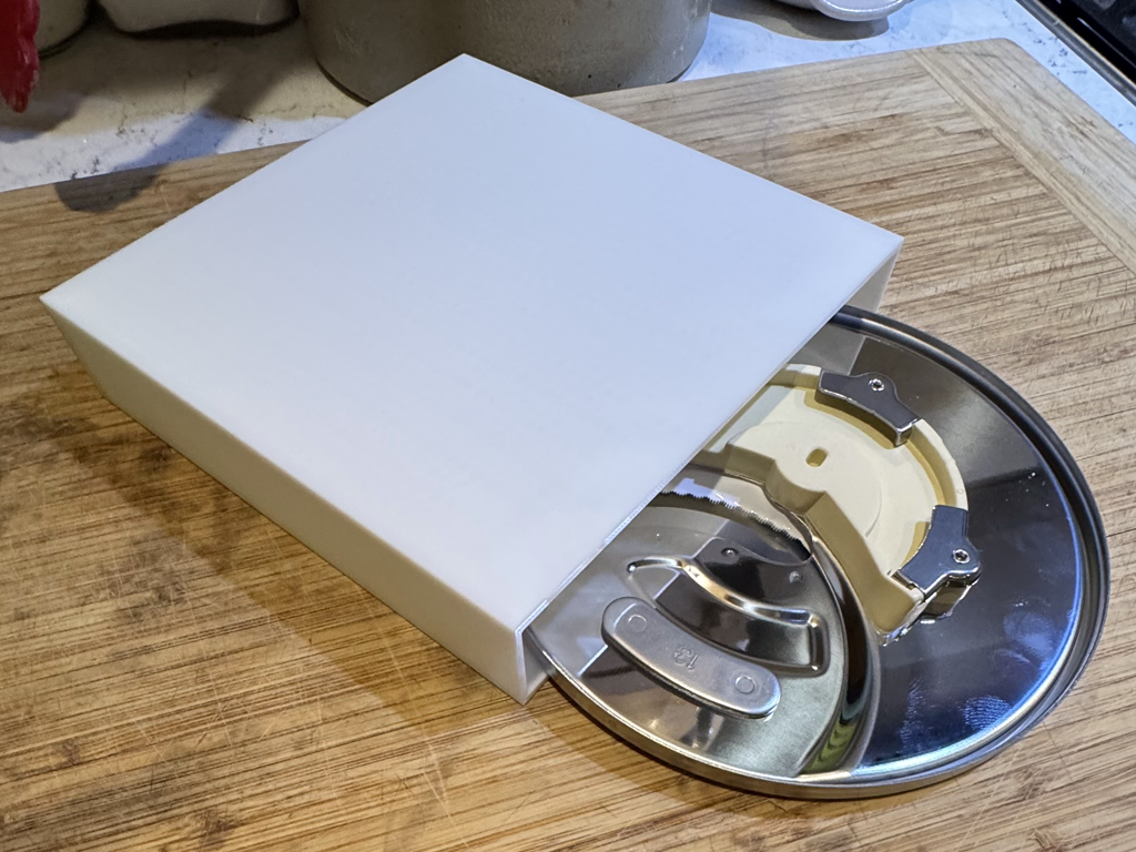 Very simple cutting disk holder for Cuisinart