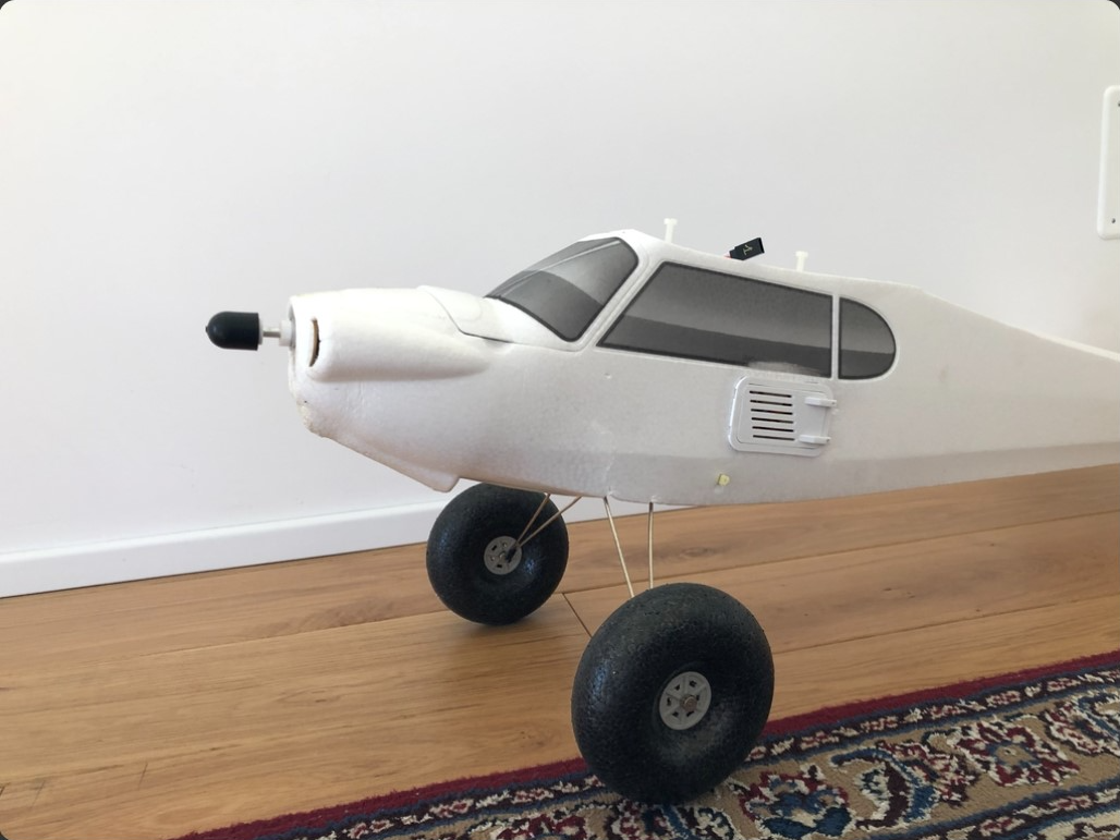 RC Plane FunCUB door battery