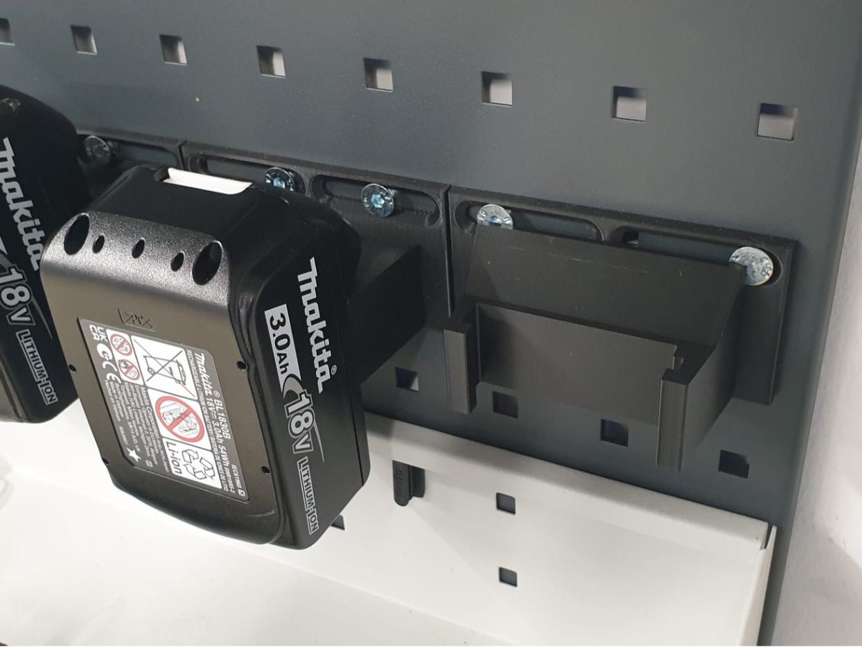 Makita 3.0Ah 18V Akku-Wandhalter für Lochblech